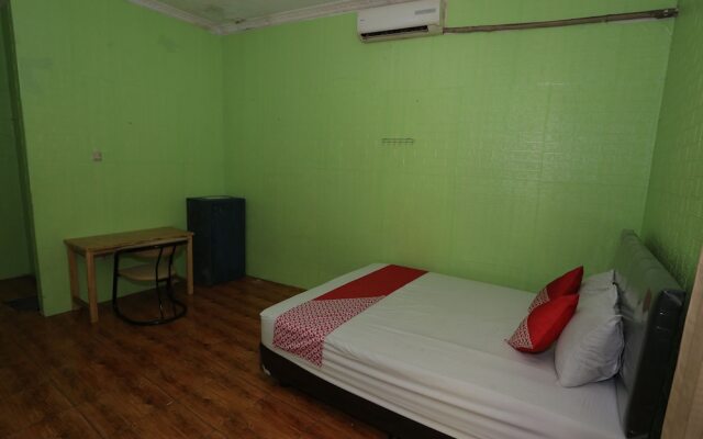 OYO 93021 Kost Dison