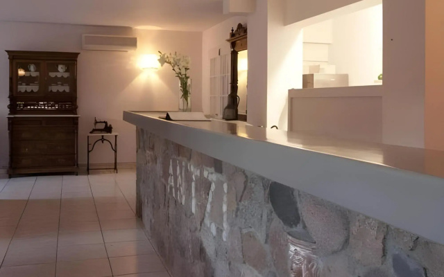 Angelina Aegina Boutique Escape