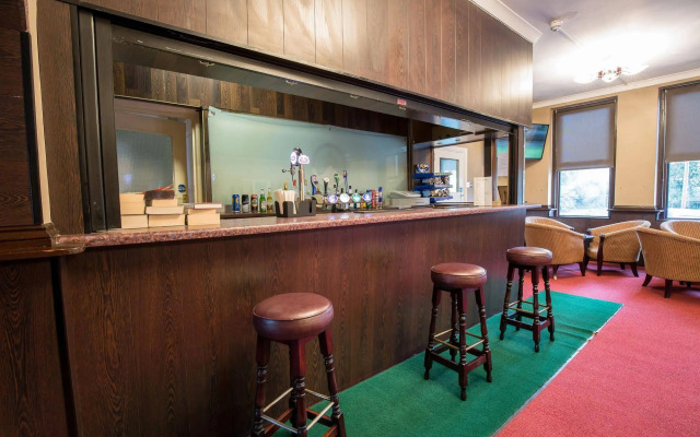 Rossmore Hotel