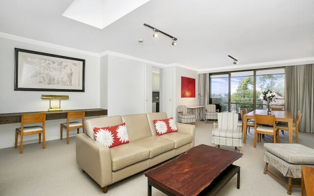 Sunny and Spacious Two Bdr Apt - SPF13