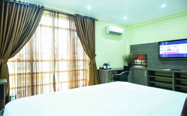 Best Western Plus Mydas Hotel