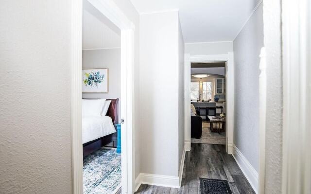 Couple’s Getaway | Walk to UNC |FREE Cruiser Bikes