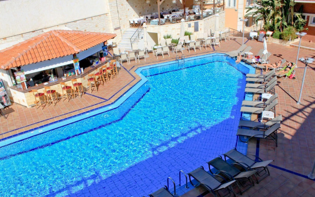 Porto Kalamaki Hotel