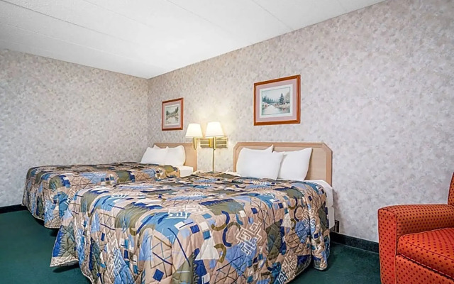 Norwood Inn & Suites La Crosse