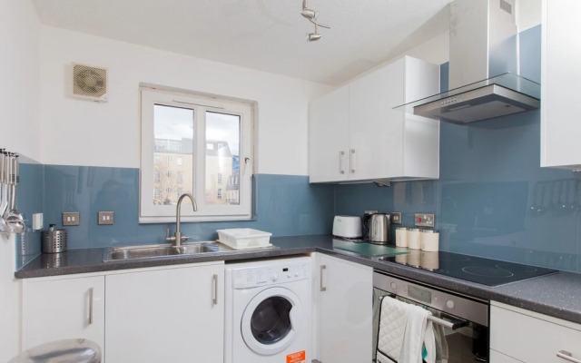 Bright & Airy City Centre Flat With Free Parking