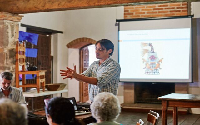 Mesón De Leyendas Breakfast & Downtown