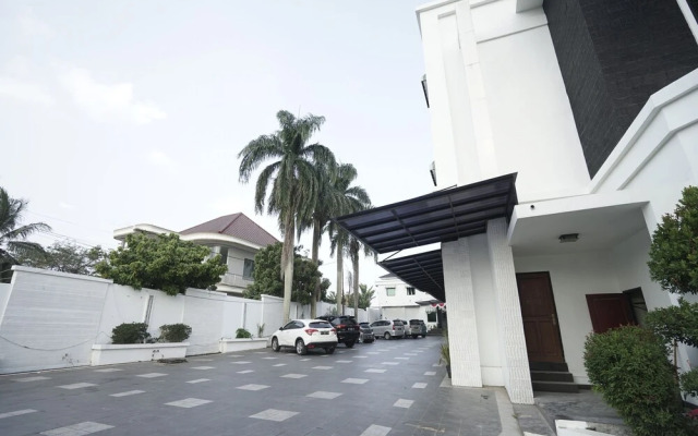 OYO 1282 Feodora Airport Hotel
