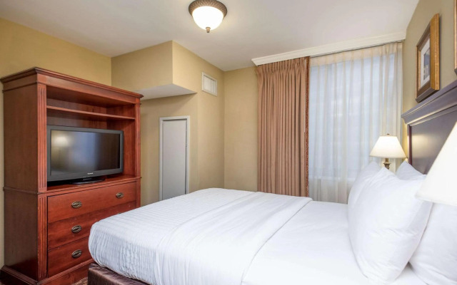 Arlington Court Suites, a Clarion Collection Hotel