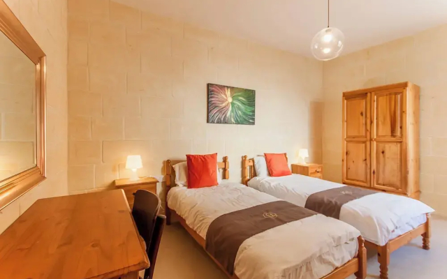 Naduri, Beautiful Gozitan Villa + Pool