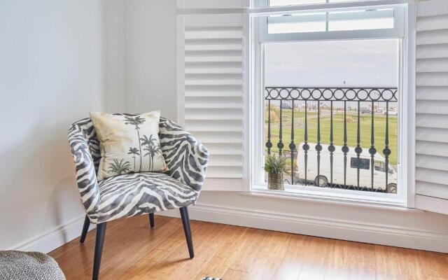 Host Stay Saltwater Suite