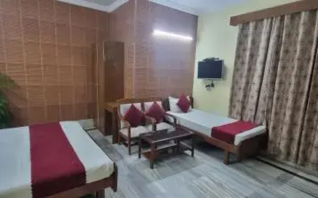 Hotel Shri Hari by OYO Rooms