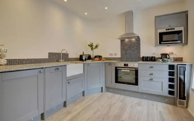 Seaview 1 Bed Apartment Sleeps 4 - Balcony - Tv