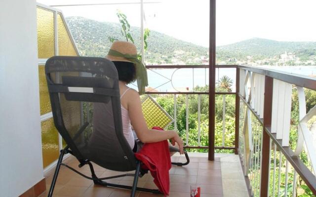 Romantic Apartment With Sea View Vinišće, Dalmatia