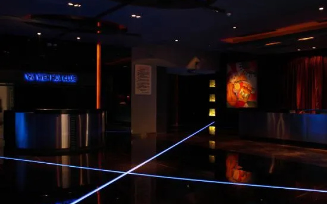Wenhua Hotel – People – Jiangmen