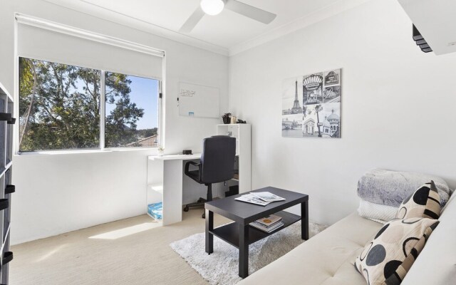 Sunset Towers, 14/25 Donald Street