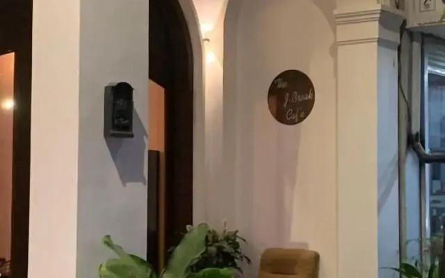 The J Break Boutique