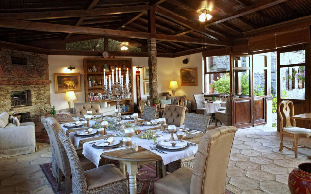 Güllü Konakları