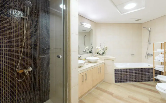 Shoreline Beachfront Luxury Palm