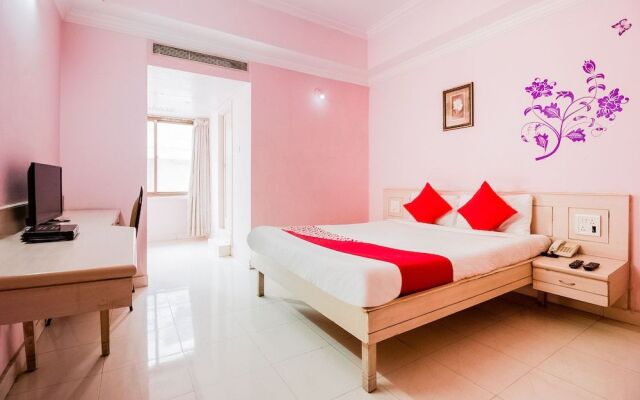 OYO 737 Hotel Manny'S Palace
