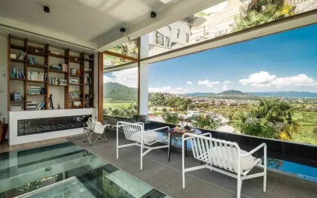 Tengchong Yishan Banshe Hot Spring Landscape Inn