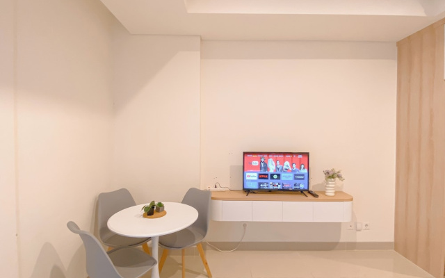 Cozy And Neat Studio At Cleon Park Apartment