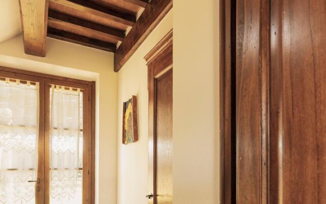 Cozy Farmhouse in Cortona with Pool