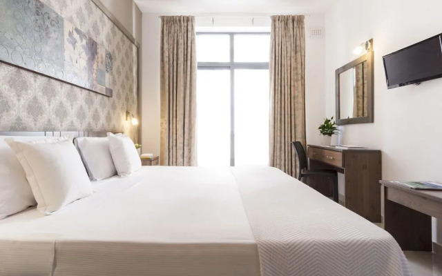 Rooms by Alexandra Hotel