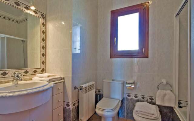 Villa - 6 Bedrooms with Pool and WiFi - 106408