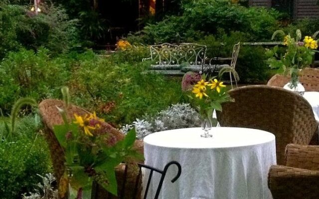 Roseledge Country Inn