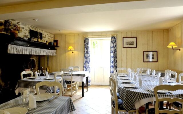 Hôtel - Restaurant Les Bains de Secours