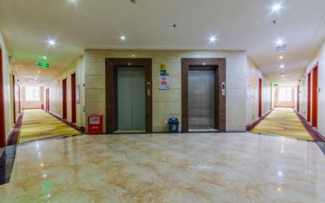 Harbor Holiday Hotel (Maoming High speed Railway Station Wenming Middle Road Branch)
