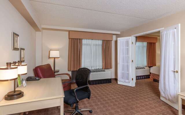 La Quinta Inn & Suites by Wyndham Garden City