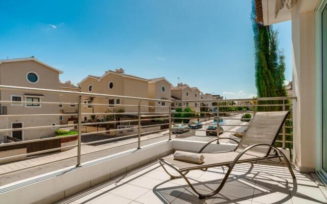 Lovely 2 Bedroom Family Apartment w/ Pool