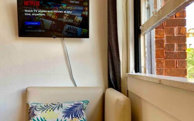 Studio Flat with Shared Rooftop Terrace