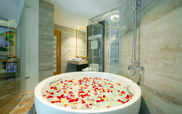 Sala Danang Beach Hotel