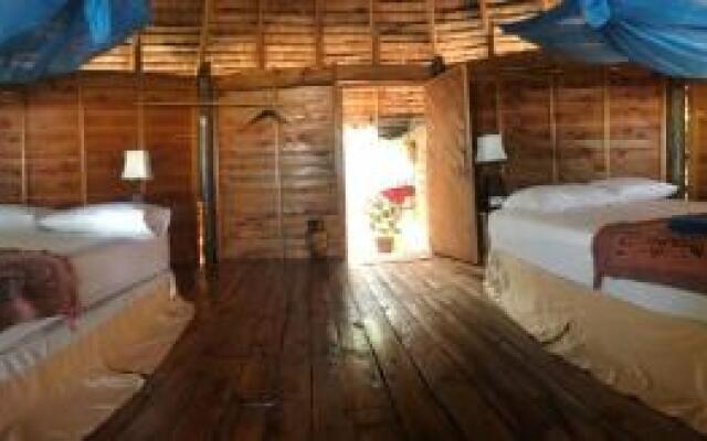 Tawan Bar and Bungalow