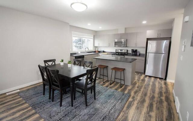 Gorgeous 4 Bedroom Townhouse in South Winnipeg