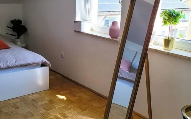 DG Rechts 40m 2-Zimmer Wohnung