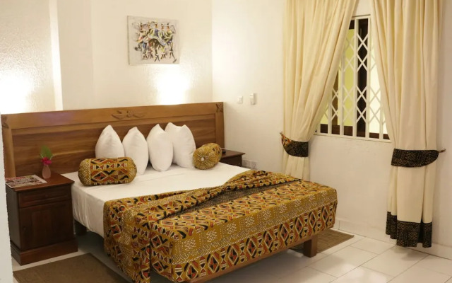 Coconut Grove Sakumono Hotel