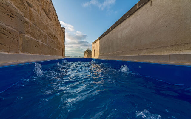 Tritoni harbour suites