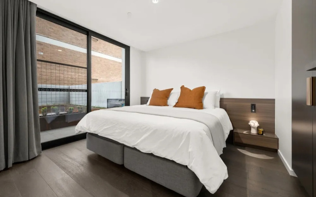 Sophisticated Inner-city 2-bed With Outdoor Dining – Guest Rooms – Braddon