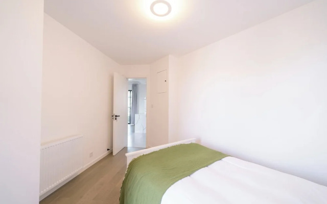 Tyms Elegant 4BR 2BA Apt in Xujiahui