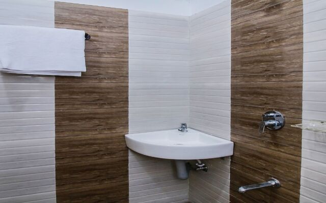 Hotel Cresant Park by OYO Rooms