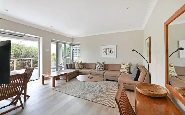 Cozy 2-bed Apartment Below Table Mountain
