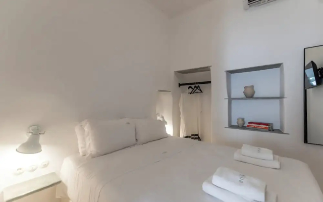 aniko suites White Alley