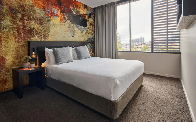 Kennigo Hotel Brisbane, Independent Collection by EVT