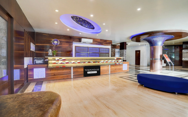 Super Townhouse Lalghati Near Airport