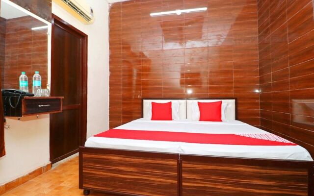 Oyo 37097 Raj Apartments