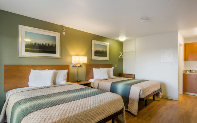 HomeTowne Studios By Red Roof Denver - Glendale/ Cherry Creek