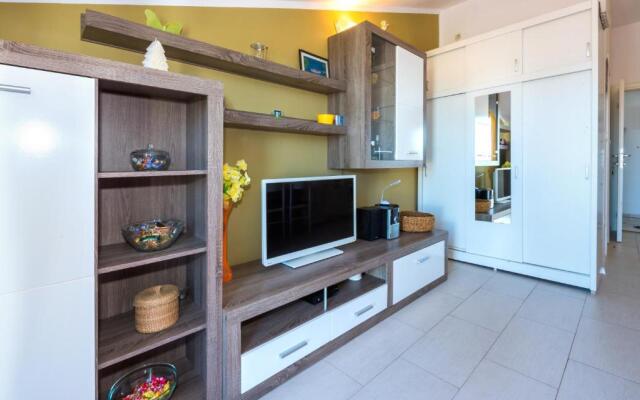 Apartment Yellow Story